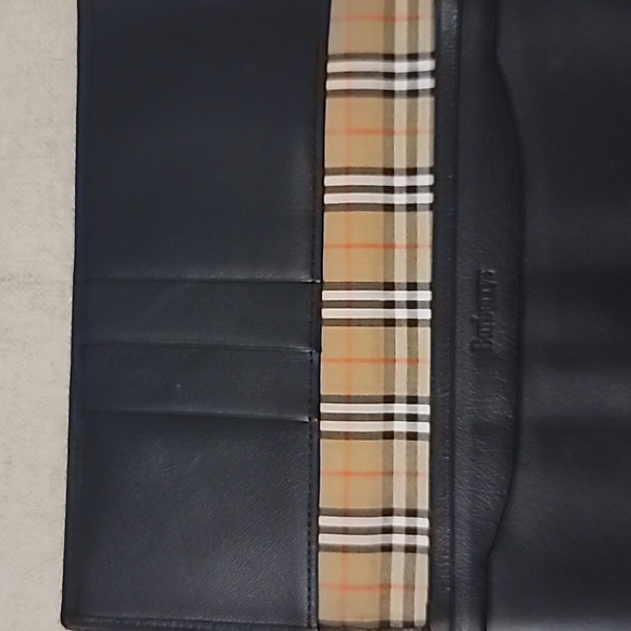 Like New Condition Burberrys Wallet - Picture 7 of 8